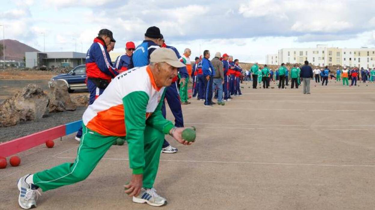 134 equipos inician el vigésimo torneo de bola canaria Abuelos Conejeros