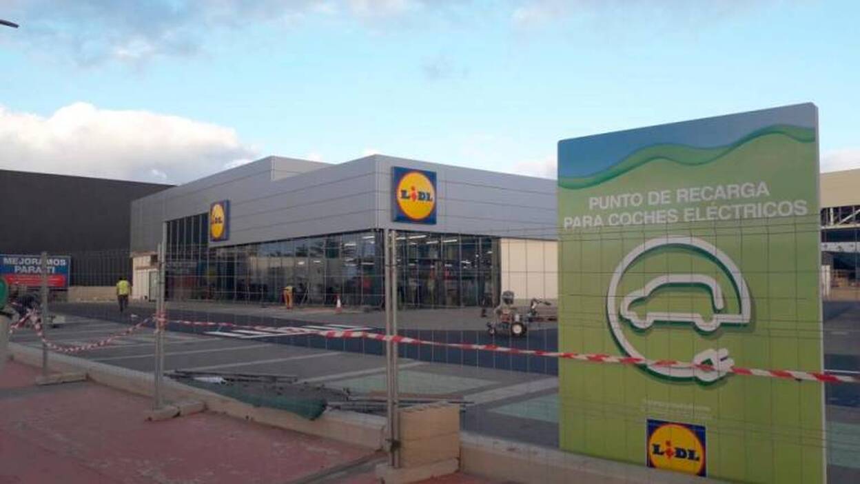 Lidl reabre su tienda de Arrecife tras una inversión de 2,7 millones de euros