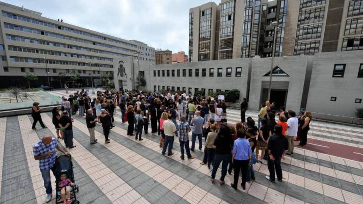 Los interinos de larga duración tendrán que opositar