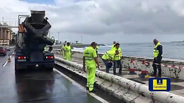 Un socavón en la Avenida Marítima atasca la ciudad desde el sur y el norte