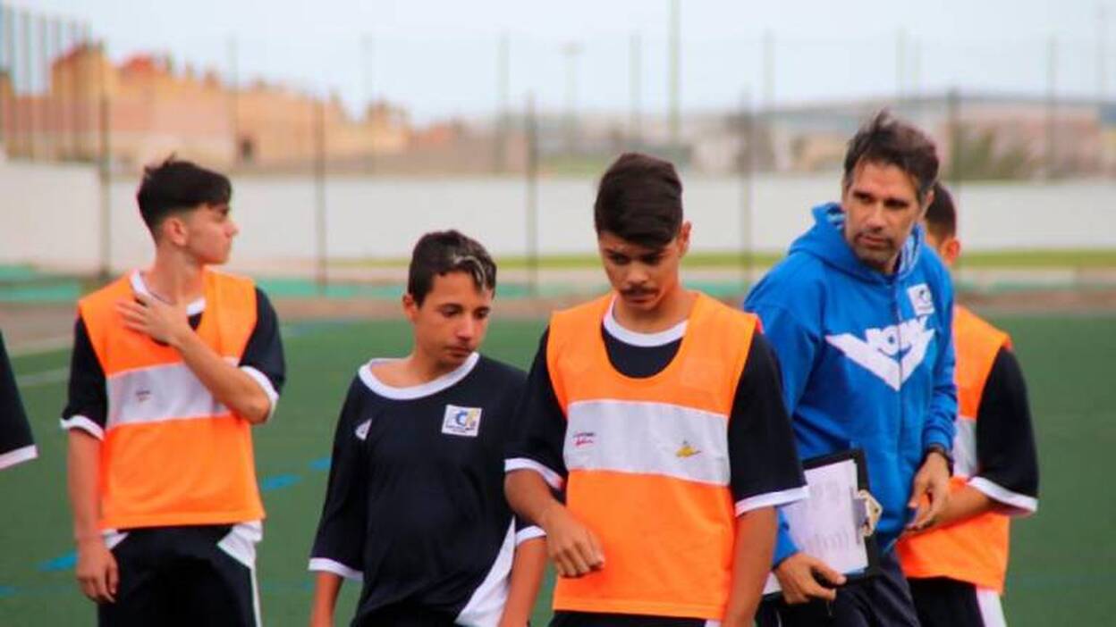 Juan Carlos Valerón cita a 25 futbolistas para ir moldeando la selección de Canarias