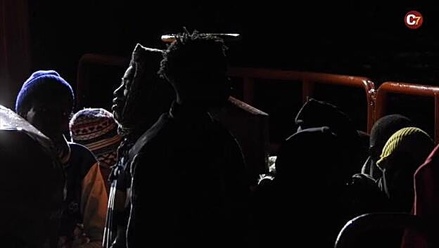 Rescate de un cayuco a 65 millas de Gran Canaria