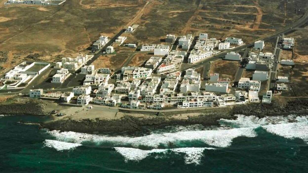 Tinajo pide a Costas reconocer a La Santa como núcleo urbano