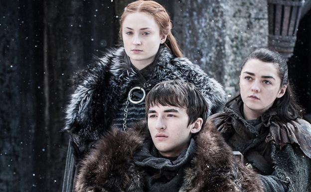 Sansa, Bran y Arya Stark en una escena de la octava temporada de 'Juego de Tronos'.