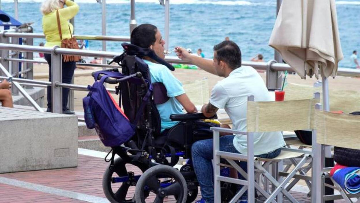 Canarias lidera el retraso en atención a dependientes, con 785 días de espera