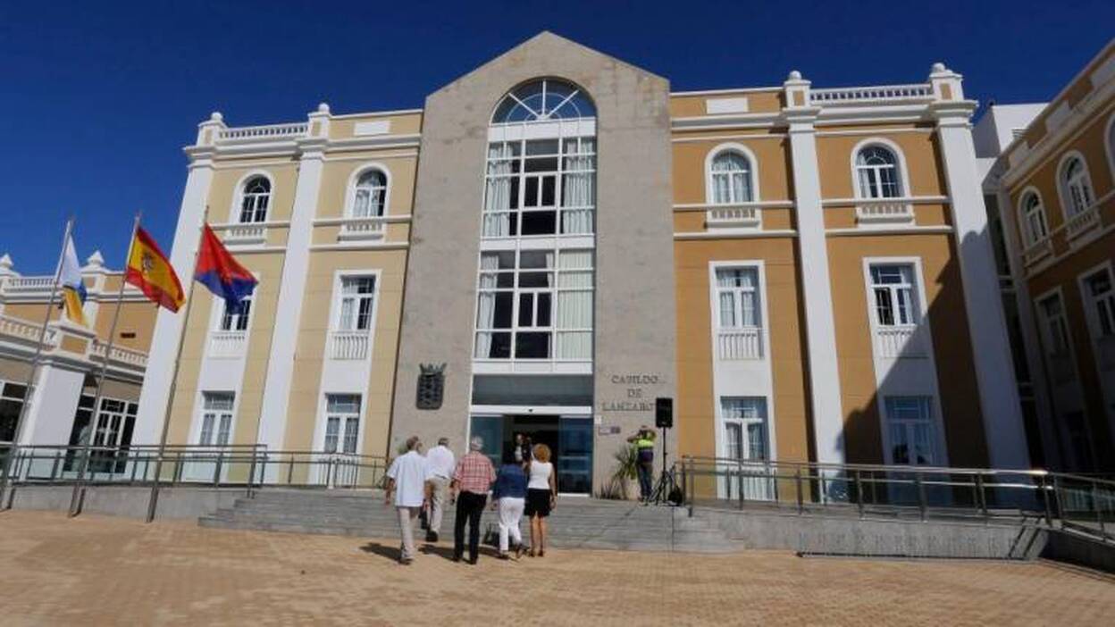 El Cabildo abona becas del pasado curso