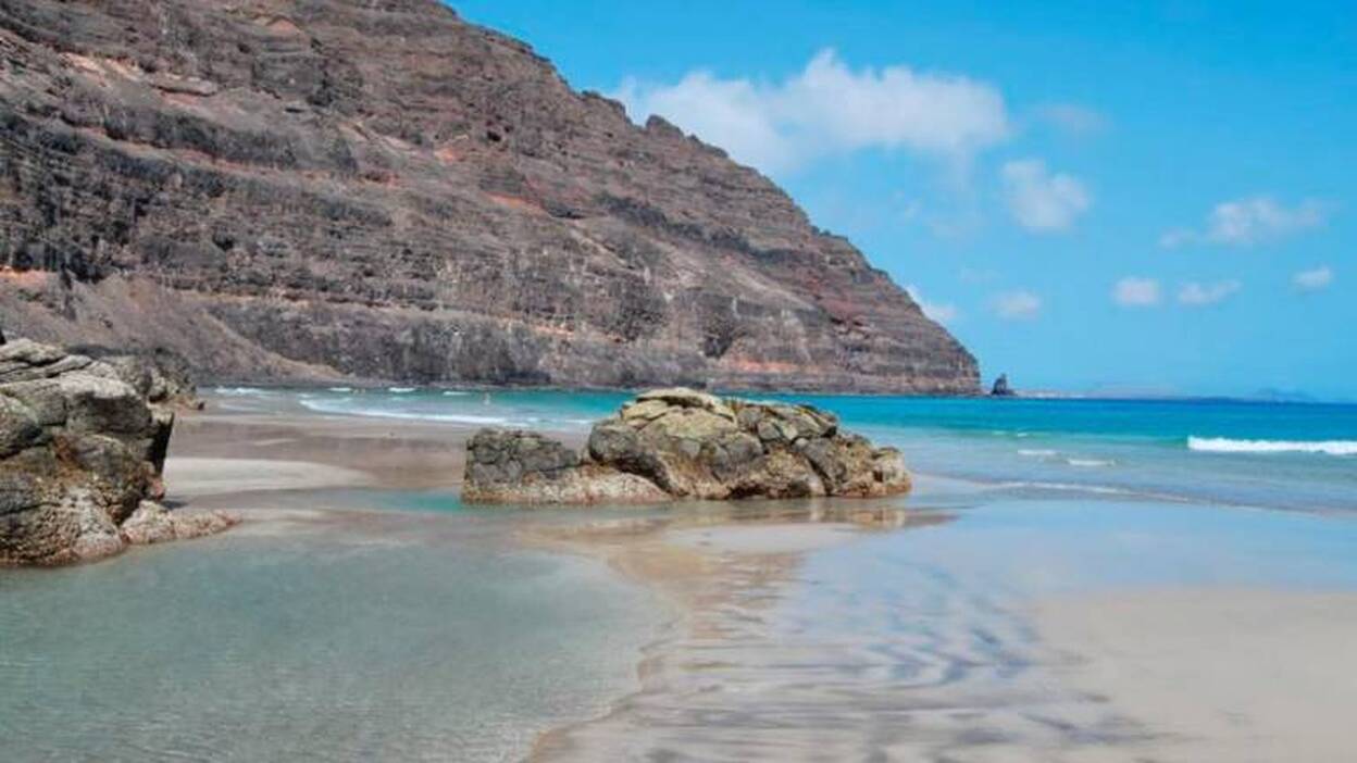 Un parapentista herido tras caer en Órzola