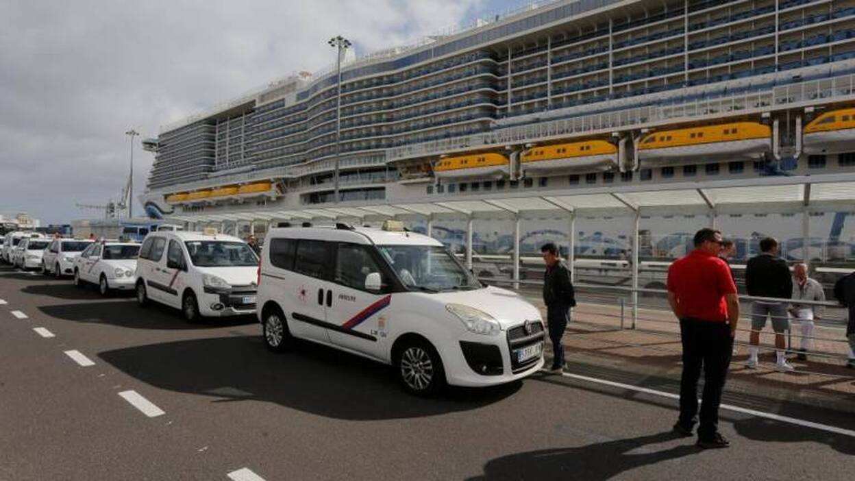 La revisión de tarifas del taxi de Arrecife sigue atascada