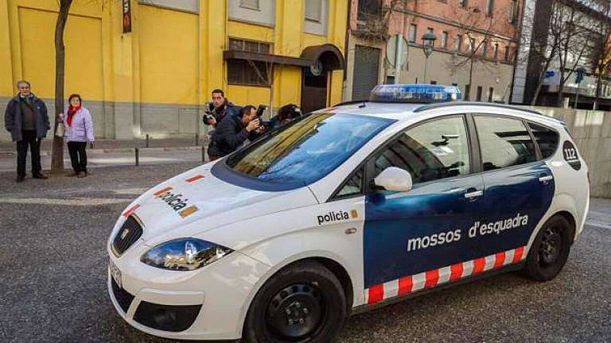 Violaron a una mujer en un coche y lo grabaron