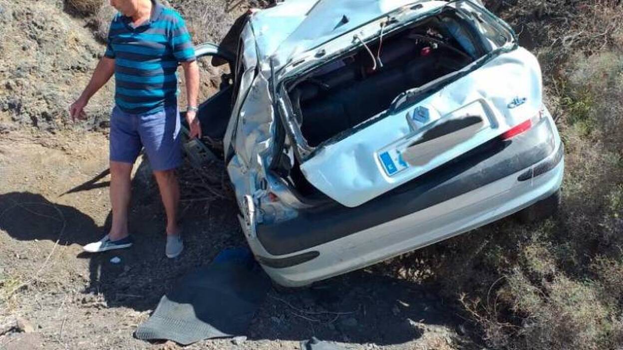 Se desrisca con su coche en Tasarte