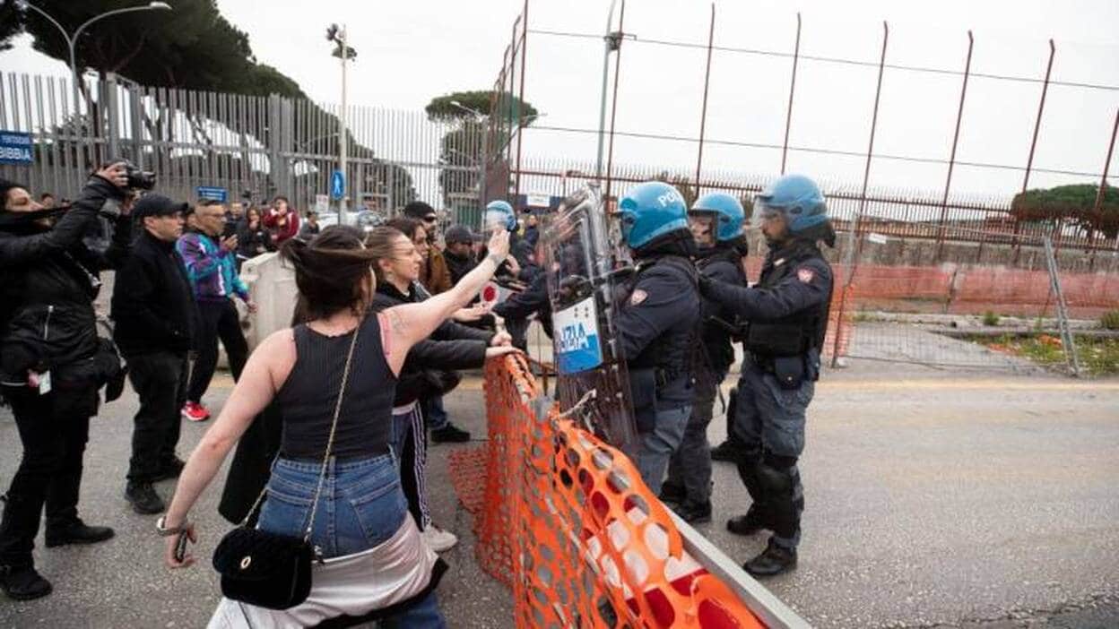 El miedo al coronavirus estalla en las cárceles de Italia y hunde la Bolsa