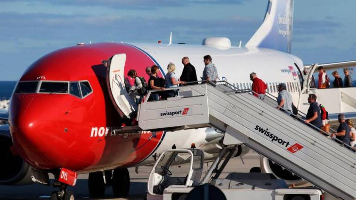 Norwegian cancela 4.000 vuelos y suspende de empleo a la mitad de la plantilla