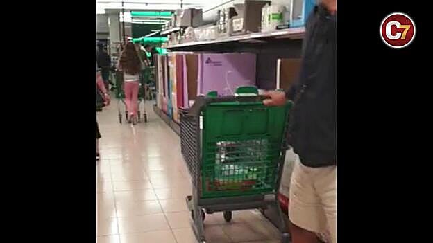 Locura en los supermercados