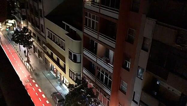 Emocionante aplauso de los canarios a los sanitarios