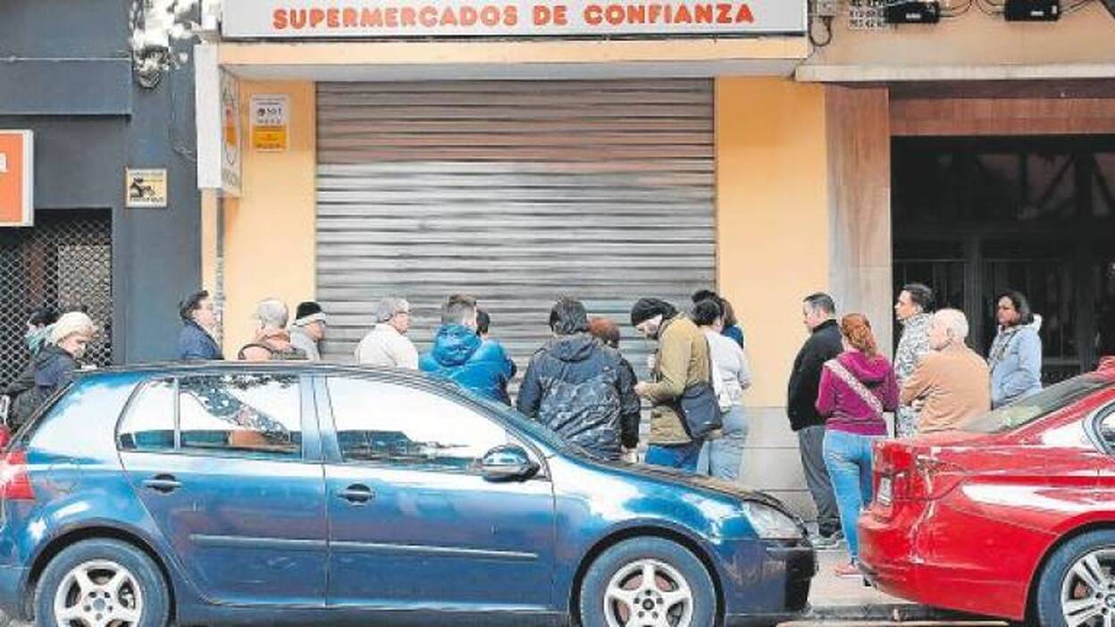 Los comercios limitan la entrada para reducir el riesgo de contagio