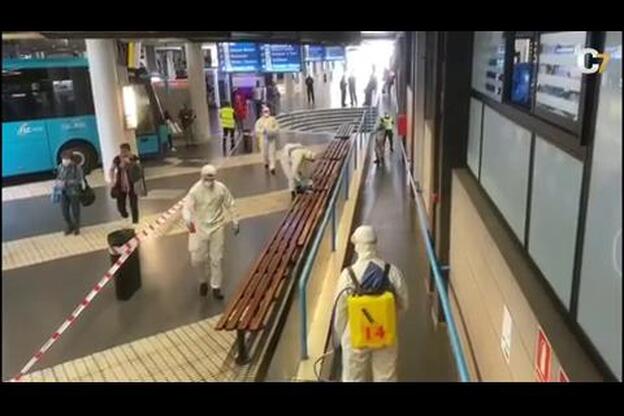 Trabajos de desinfección en la estación de San Telmo