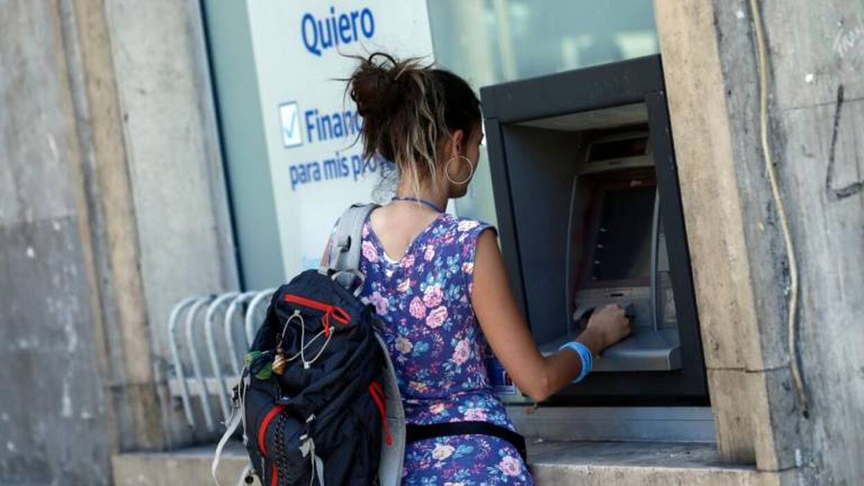Los bancos se vuelcan con los pensionistas y les adelantan la paga