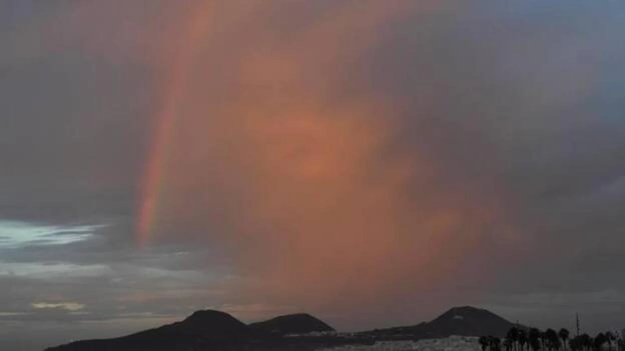 Los cielos nubosos predominan el miércoles en Canarias y podría llover débil