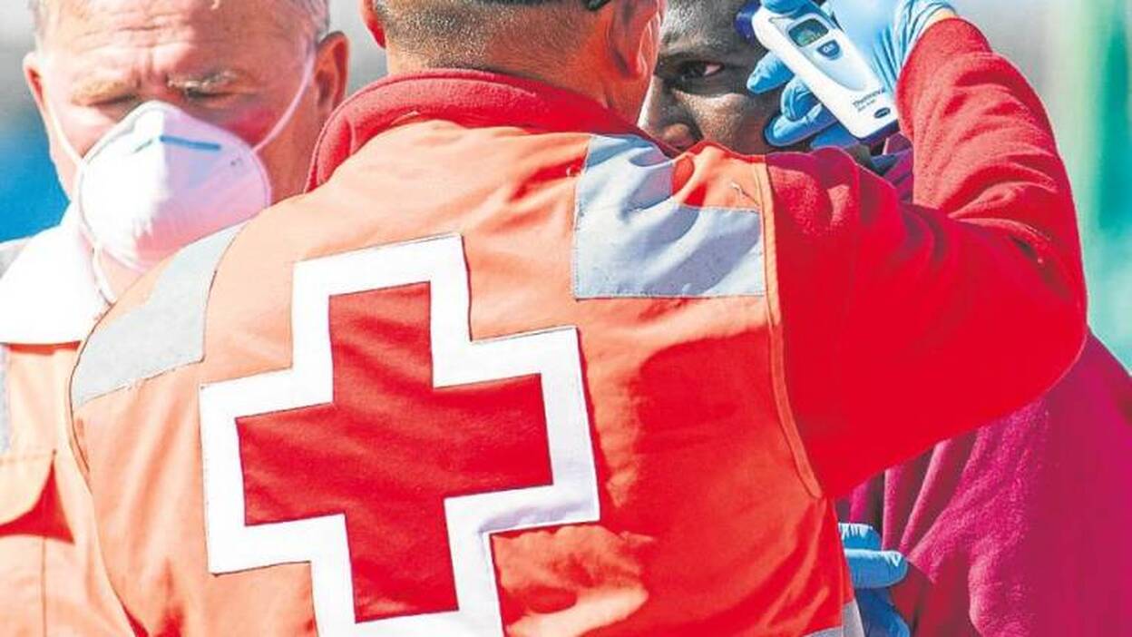 Los inmigrantes que arriban a las islas no son trasladados a los CIE