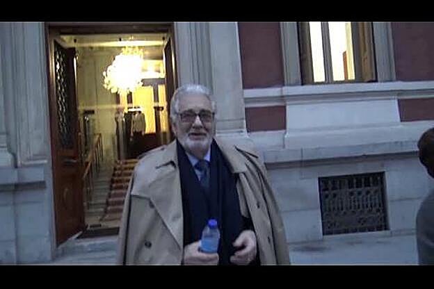 Plácido Domingo sale del hospital tras ingresar por coronavirus