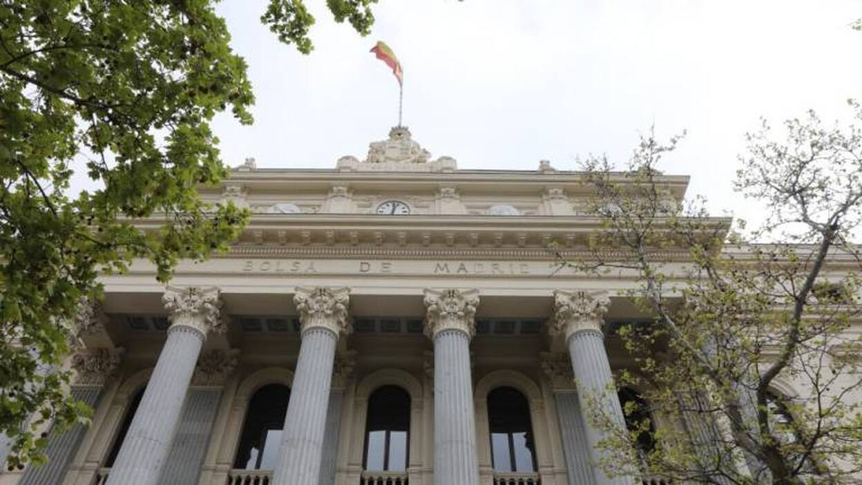 La bolsa española baja el 2, 9% semanal arrastrada por la banca