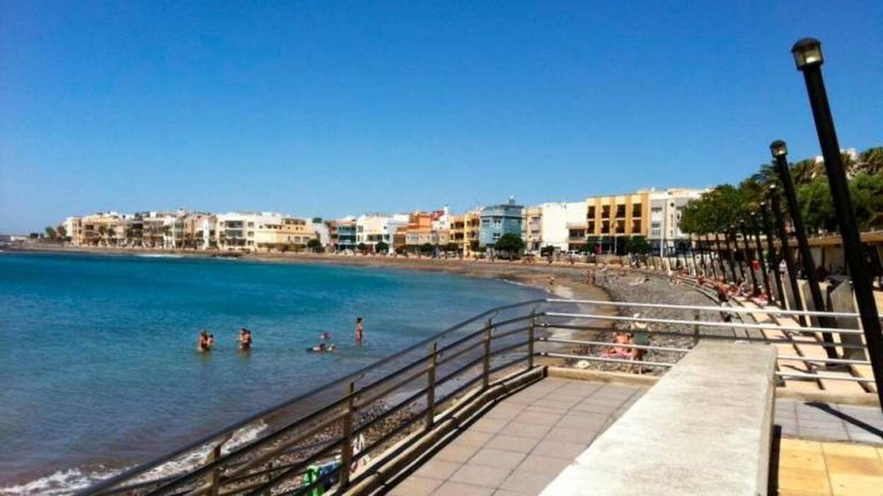 Un septuagenario afectado en un incendio en Arinaga