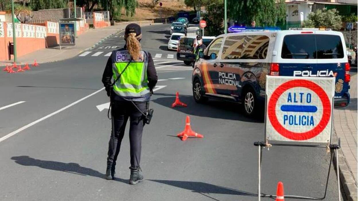 Multados por aporrear la puerta de su madre para pedirle dinero y comida