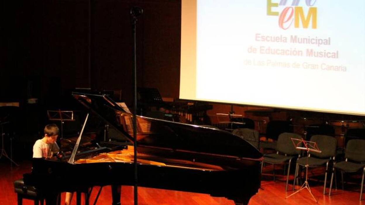 El tripartito dice que la EMEM vía online conllevaría más despidos