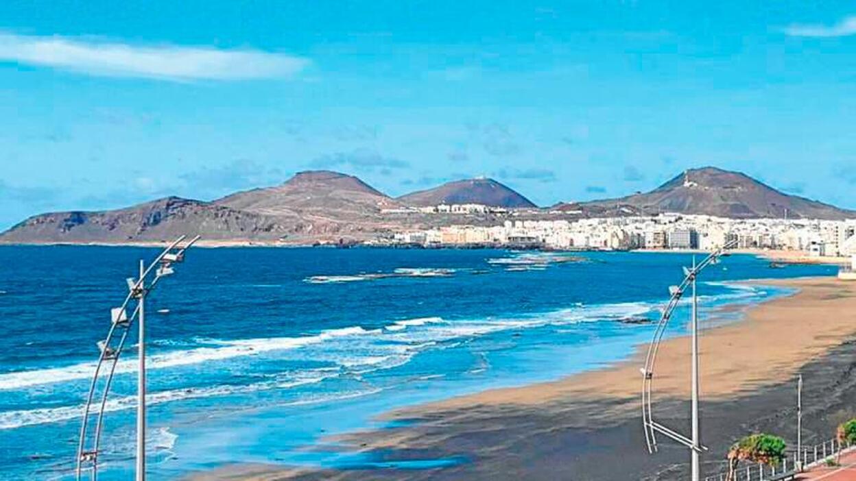 «Canarias no puede aguantar hasta final de año sin abrir los hoteles»