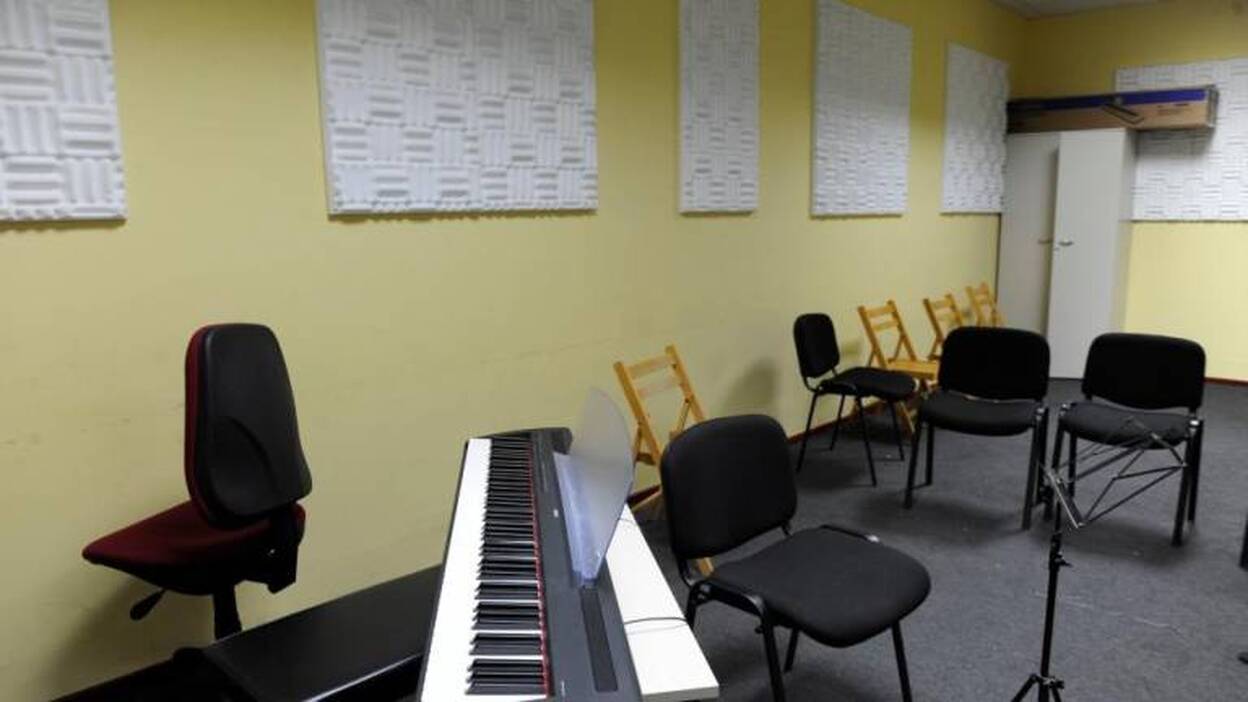 Alumnos de la EMEM critican la falta de voluntad para seguir online