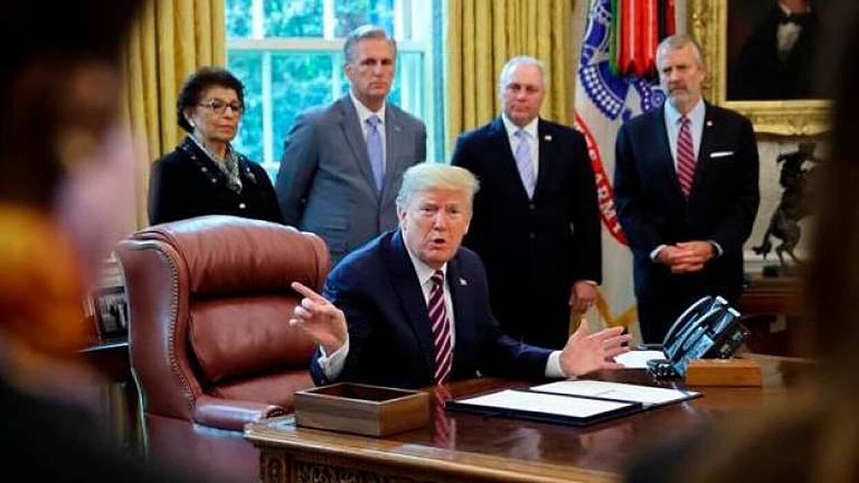 Trump propone tomar desinfectante contra el virus