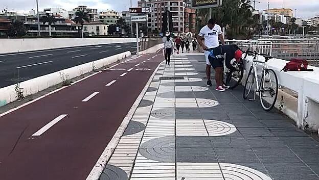 Los canarios salen a la calle desde muy temprano