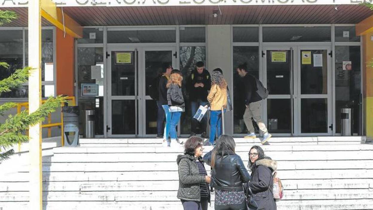 El Gobierno deroga el sistema de horquillas en las tasas universitarias