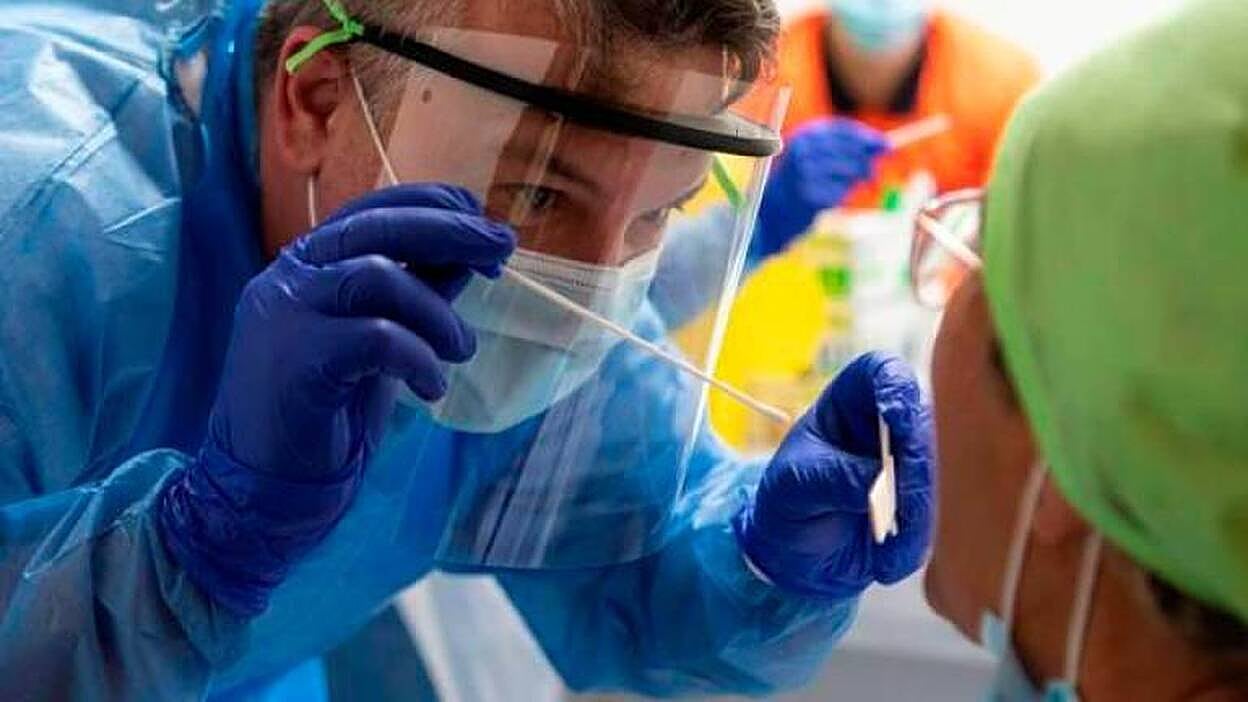 Sanidad ‘rastreará’ a los cuidadores de enfermos y a las visitas de más de 15 minutos