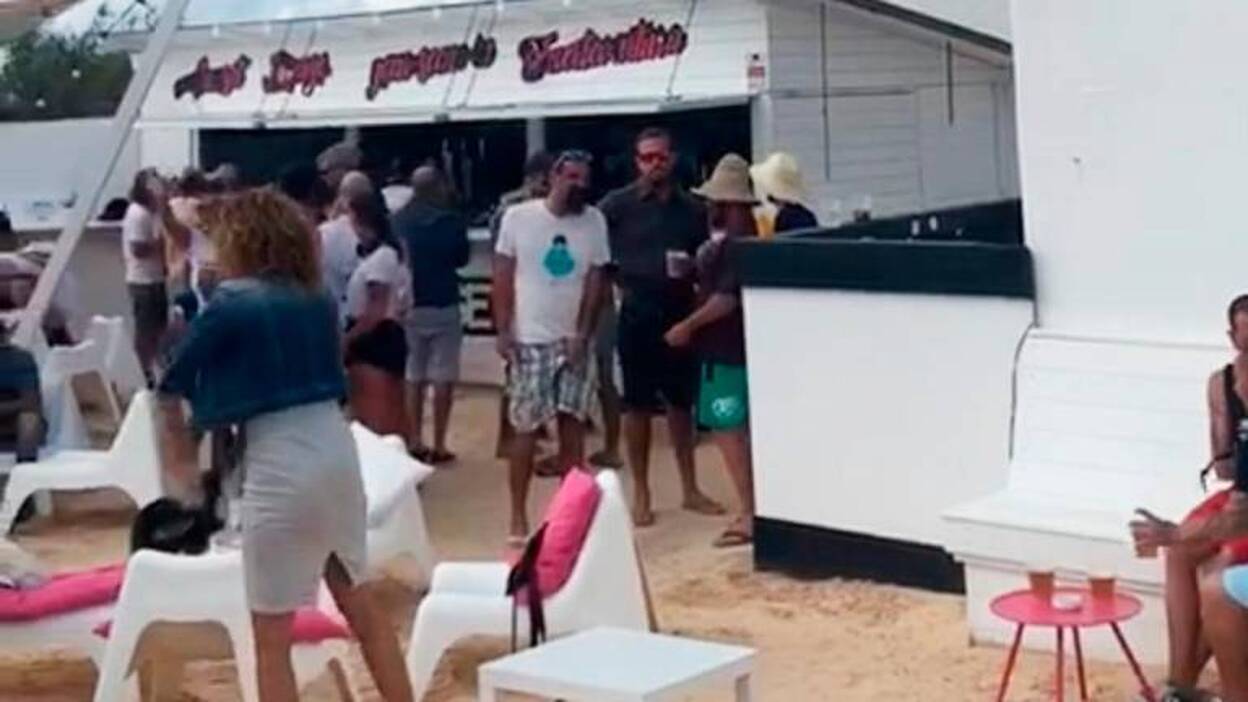 Desalojan una terraza en Corralejo