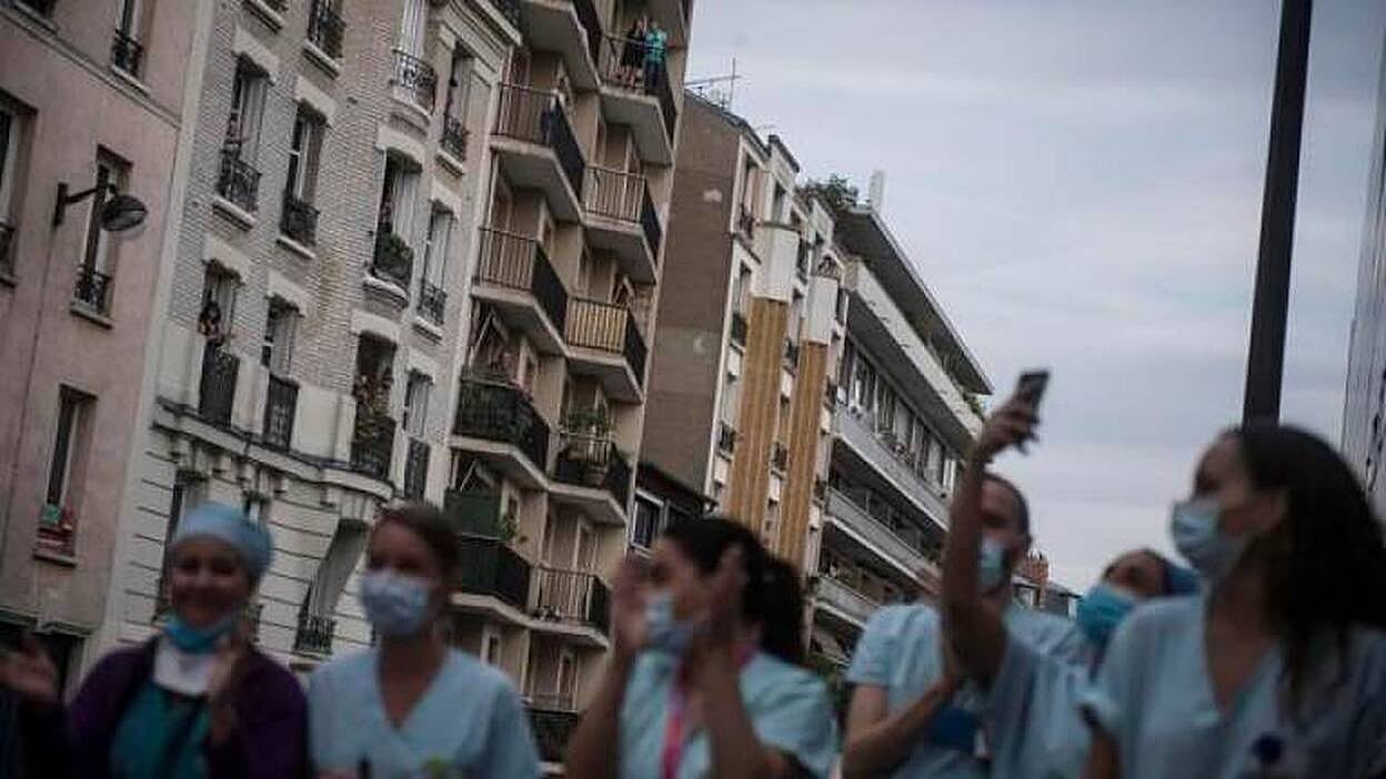 Francia dedica el 14 de julio a los sanitarios