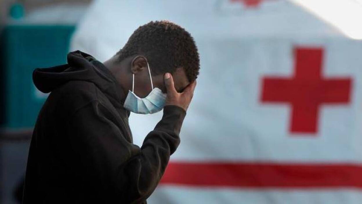 Dos positivos de Covid-19 entre los ocupantes de la patera sin cuarentena