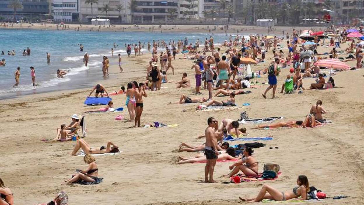 Con ganas pero guardando las distancias