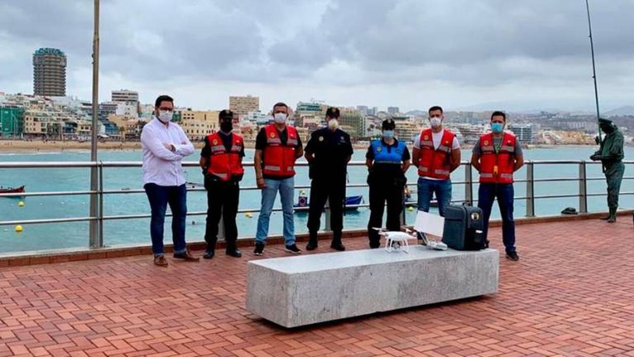 La Policía Local intensifica con un dron el control en las playas de la ciudad