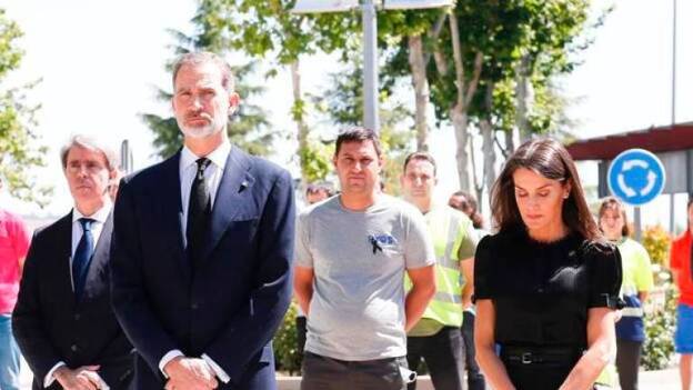 Un minuto de silencio pone fin al luto oficial por las víctimas de la Covid-19