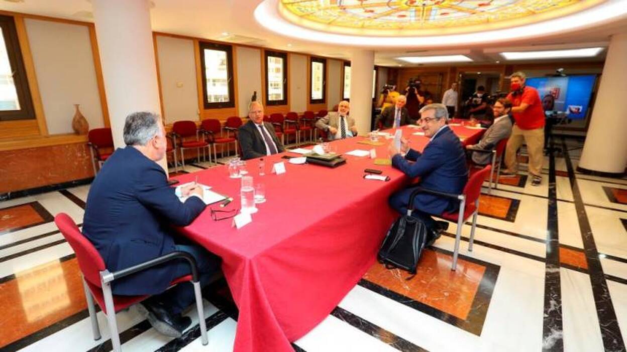 Los cabildos piden al Gobierno resarcirles 593 millones