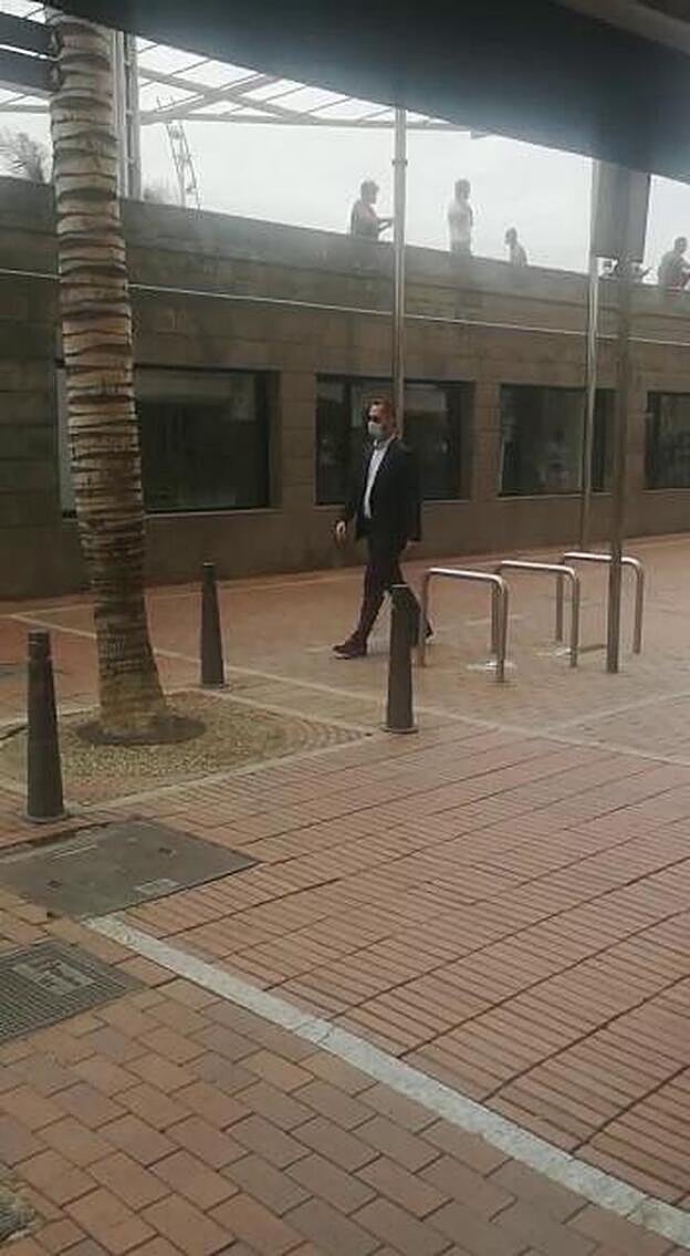 «Alteza, ¿un poquito de jamoncito ibérico?»