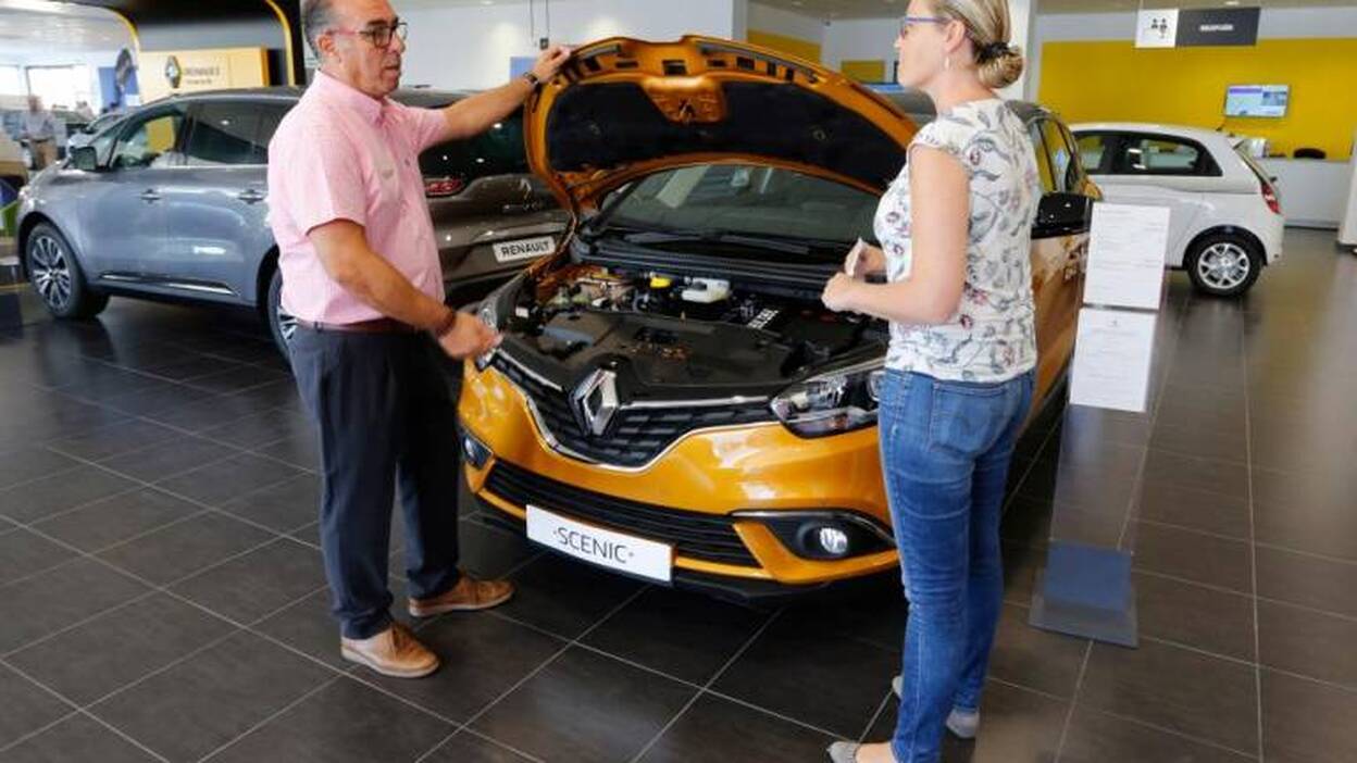 La venta de coches, parada en seco a la espera del Gobierno