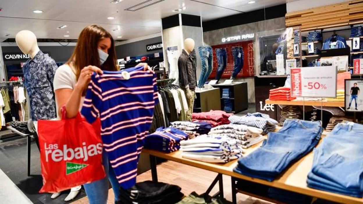 La mitad de españoles gastará menos en rebajas