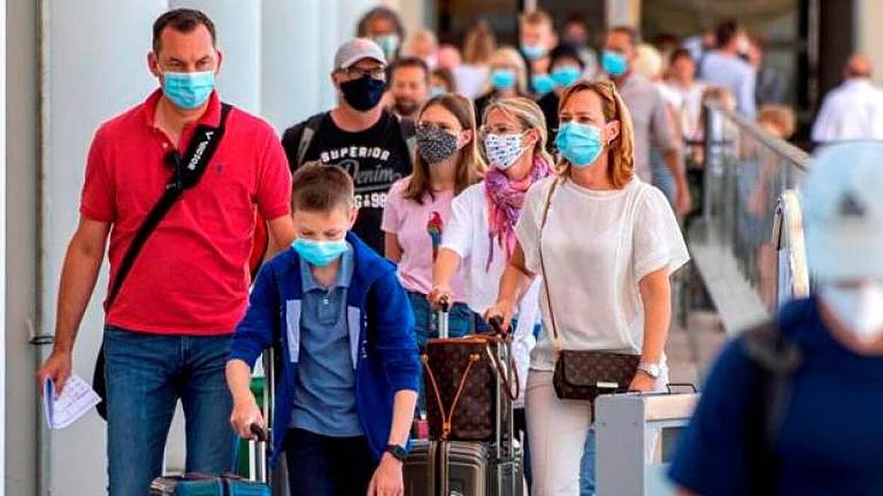 Baleares obligará a usar mascarilla en los espacios públicos salvo en playas