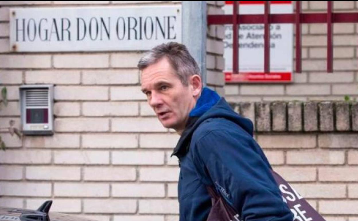 Urdangarin llega al Hogar de Don Orione durante uno de sus voluntariados.