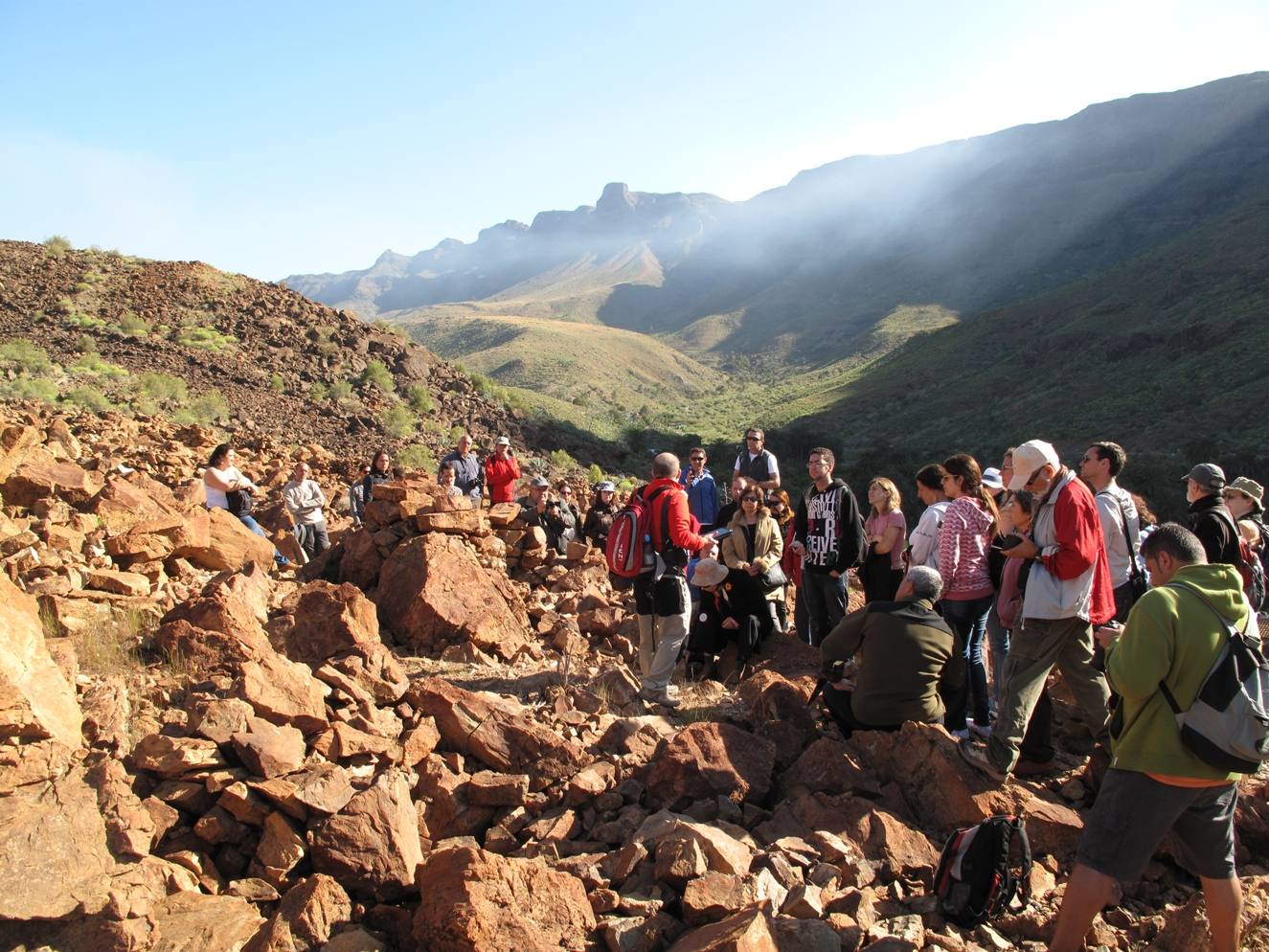 Imagen de una visita al Maipés de Agaete