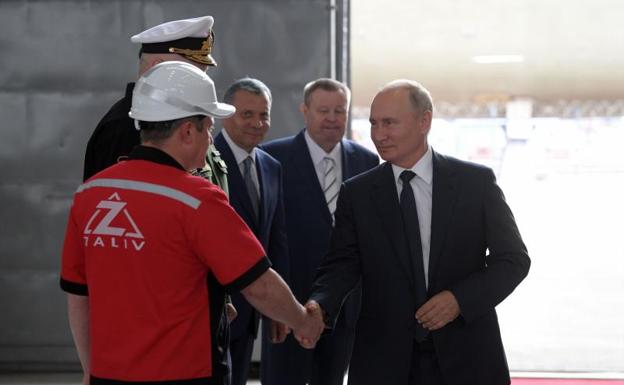 Putin exhibe músculo naval para intimidar a Ucrania 