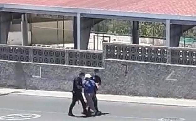 Llevan 39 migrantes más a Tunte y vuelven las protestas vecinales