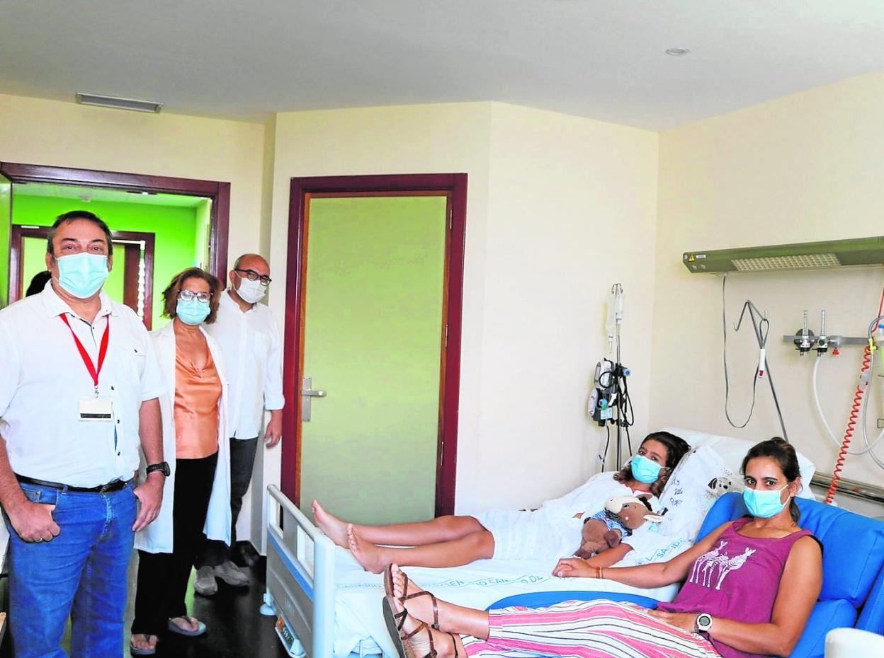 Pequeño Valiente entrega doce sillones a la unidad de Pediatría